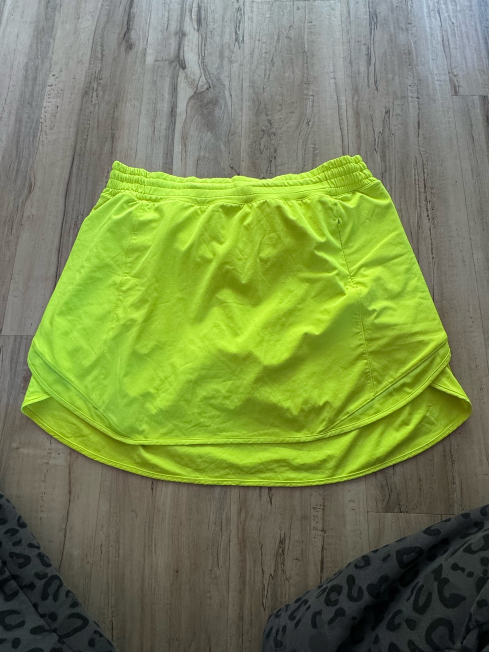 Women's Lululemon Neon Yellow Active Skirt with built in shorts